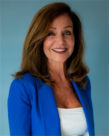 Lynne E Adkins  (CBR)