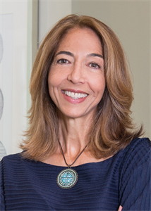 Lisa E Ferraro 